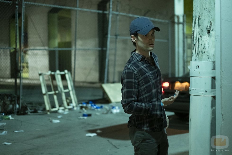Joe (Penn Badgley) investiga en la segunda temporada de 'You'