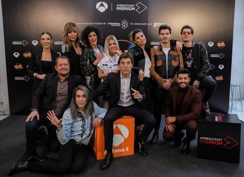 Manel Fuentes, junto a los concursantes de 'Tu cara me suena 8'