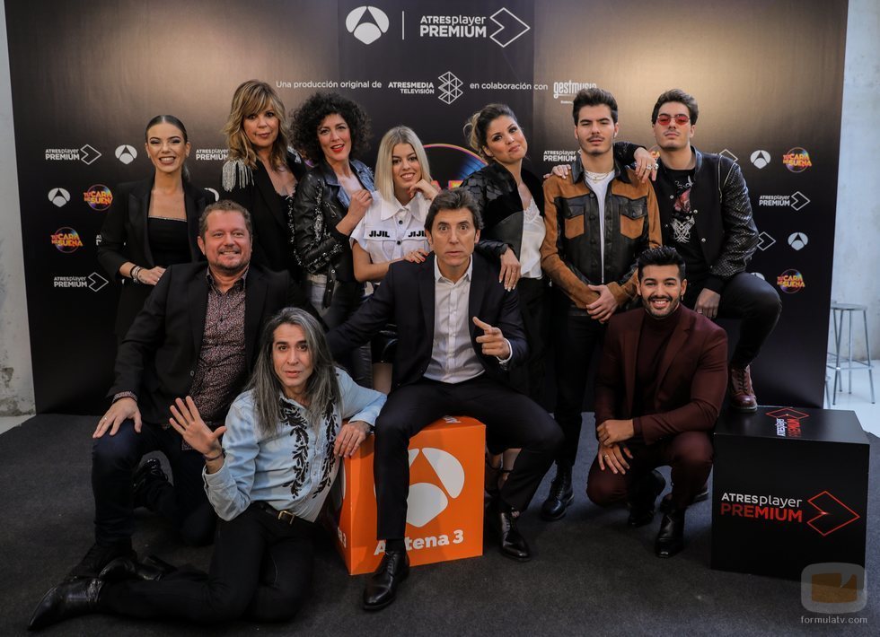 Manel Fuentes, junto a los concursantes de 'Tu cara me suena 8'