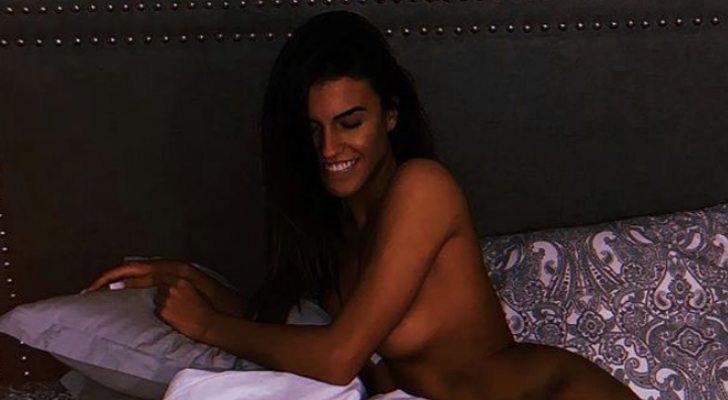 Sofía Suescun, posa completamente desnuda en su cama
