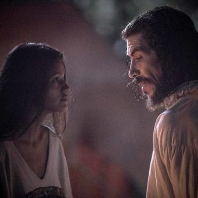 Óscar Jaenada, junto a Ishbel Bautista en 'Hernán'