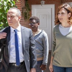 Malena Alterio, Jesús Gutiérrez y Yannick Nguenkam en la 3ª temporada de 'Vergüenza'