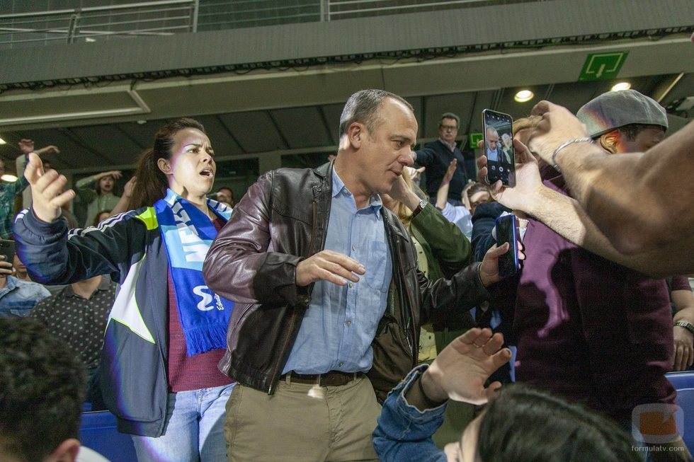 Increpan a Jesús (Javier Gutiérrez) en la tercera temporada de 'Vergüenza'