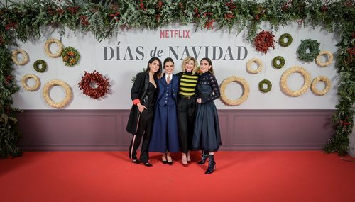 Nerea Barros, Elena Anaya, Anna Moliner y Verónica Echegui posan juntas en la presentación de 'Días de Navidad'