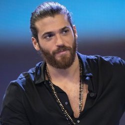 Can Yaman, protagonista de 'Erkenci Kus', en su rueda de prensa