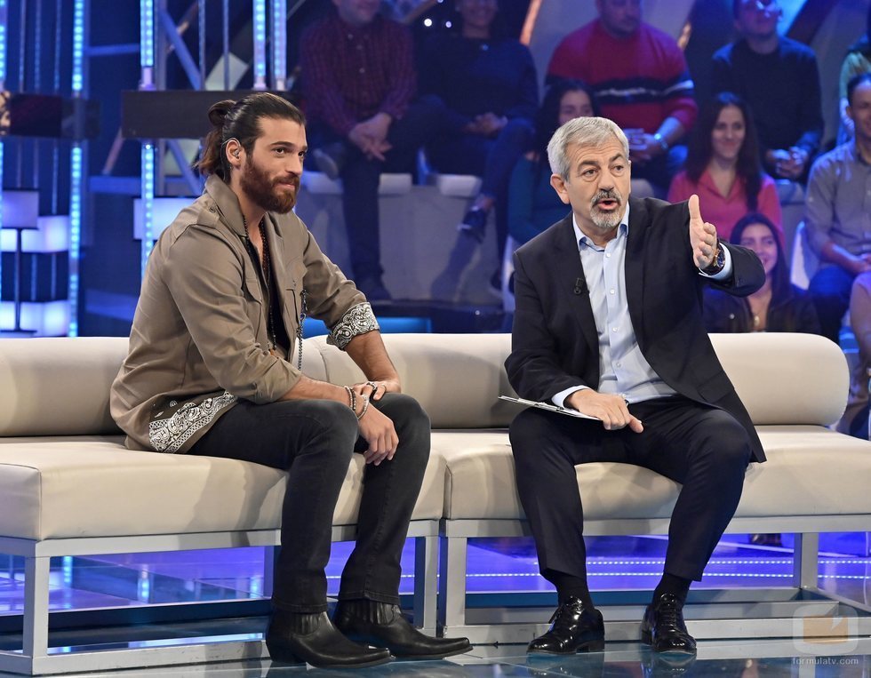 Can Yaman y Carlos Sobera en el plató de 'Volverte a ver'