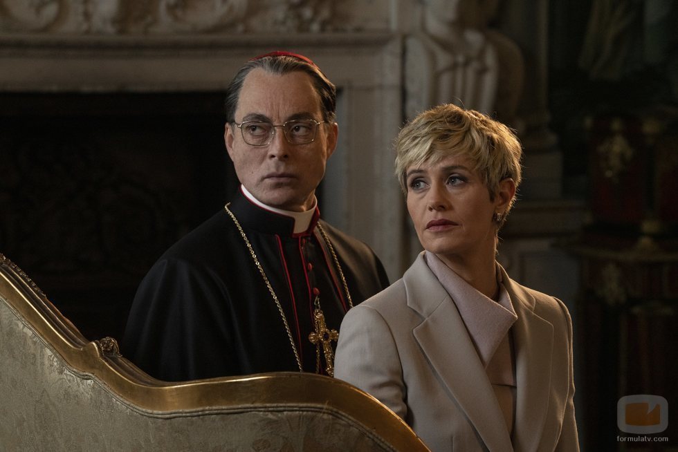 Maurizio Lombardi y Cécile de France en 'The New Pope'