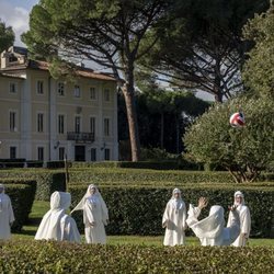 Las monjas juegan al voleibol en 'The New Pope'