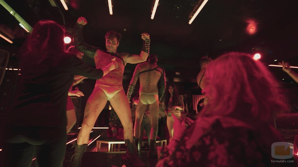José de la Torre se desnuda en un show de 'Toy Boy'