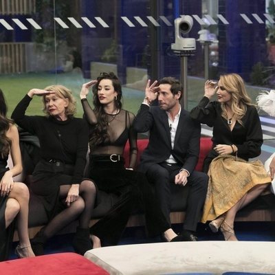 Los concursantes de 'GH VIP 7' comparten el mismo gesto en la Gala 13