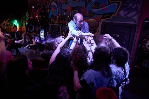 Enrique, retenido en el bar en el 11x11 de 'La que se avecina'