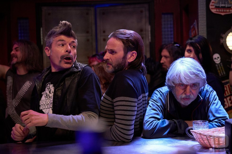 Coque, Fermín y Vicente visitan el bar en el 11x11 de 'La que se avecina'