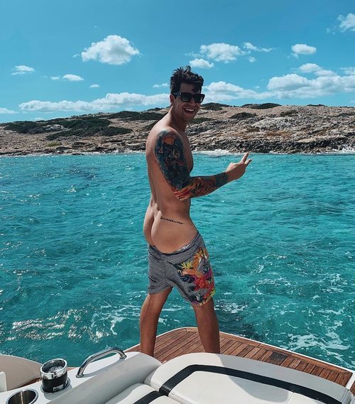 Diego Matamoros enseña el culo frente al mar