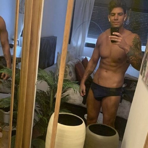 Diego Matamoros posa semidesnudo