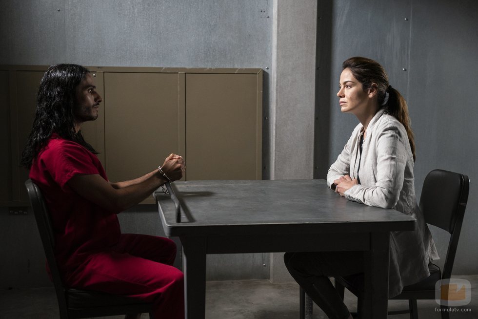 Michelle Monaghan y Mehdi Dehbi en 'Mesías'