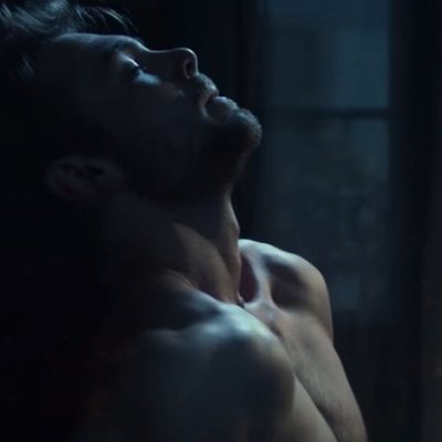 Pol, el personaje de Carlos Cuevas, disfruta en una escena muy sexual de 'Merlí: Sapere Aude'