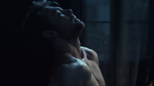 Pol, el personaje de Carlos Cuevas, disfruta en una escena muy sexual de 'Merlí: Sapere Aude'