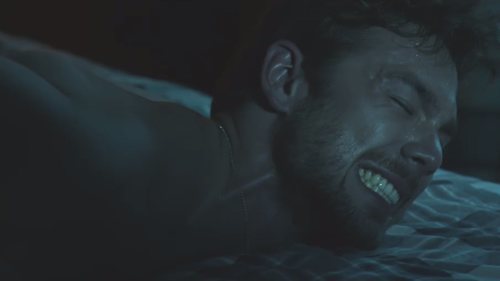 Pol Rubio (Carlos Cuevas) disfruta con un rotulador en 'Merlí: Sapere Aude'