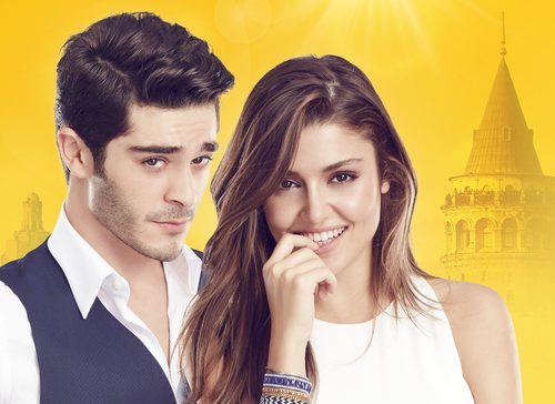 Imagen promocional de 'Hayat: Amor sin palabras' con Hande Erçel y Burak Deniz