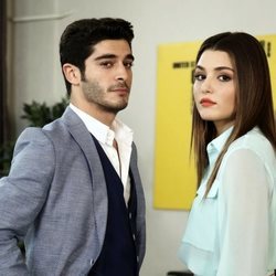 Hayat y Murat en la empresa textil de 'Hayat: Amor sin palabras'