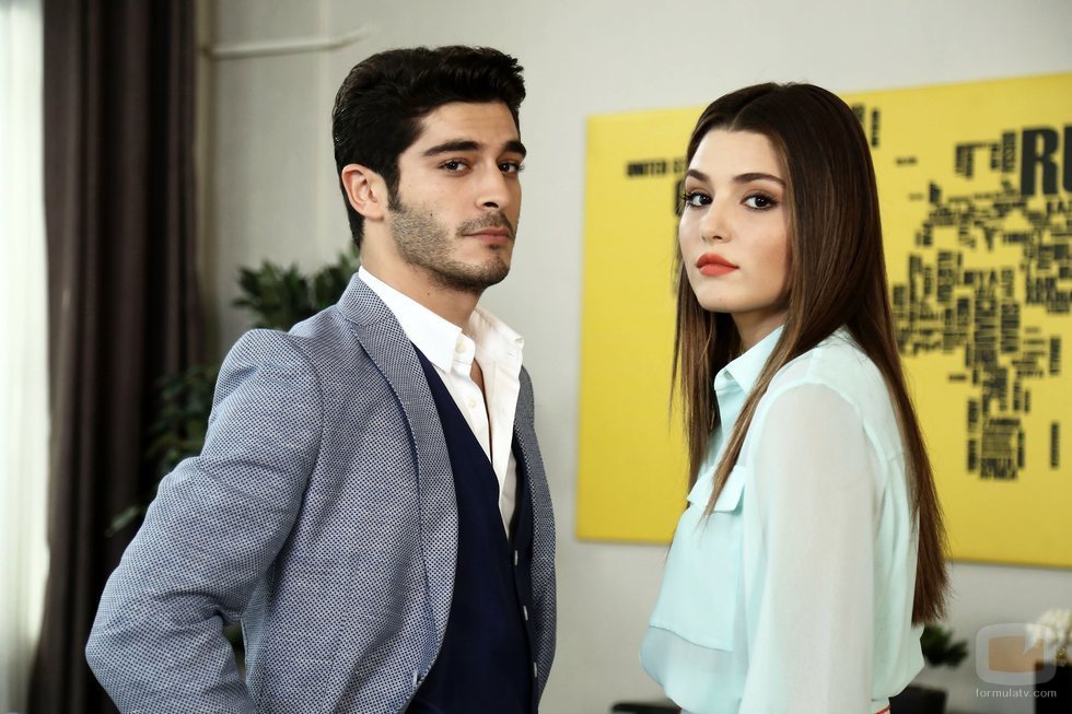 Hayat y Murat en la empresa textil de 'Hayat: Amor sin palabras'