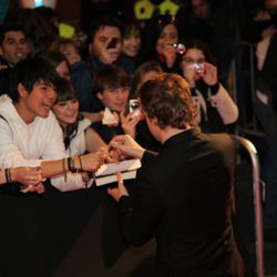 Michael C. Hall firma autógrafos