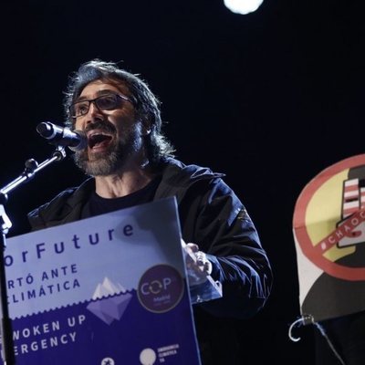 Javier Bardem da un discurso en la manifestación contra el Cambio Climático