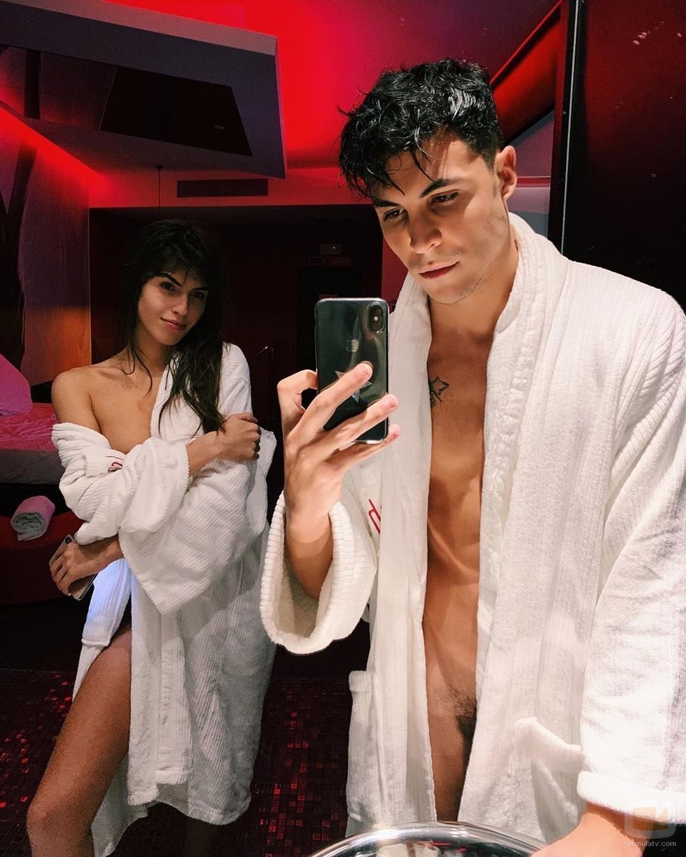 Sofía Suescun y Kiko Jiménez, desnudos frente al espejo