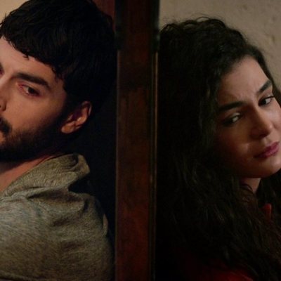 Miran (Akin Akinözü) y Reyyan (Ebru Sahin) separados en 'Hercai'