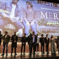Todo el equipo en el escenario presentando 'Merlí: Sapere Aude' en la premiere de Barcelona