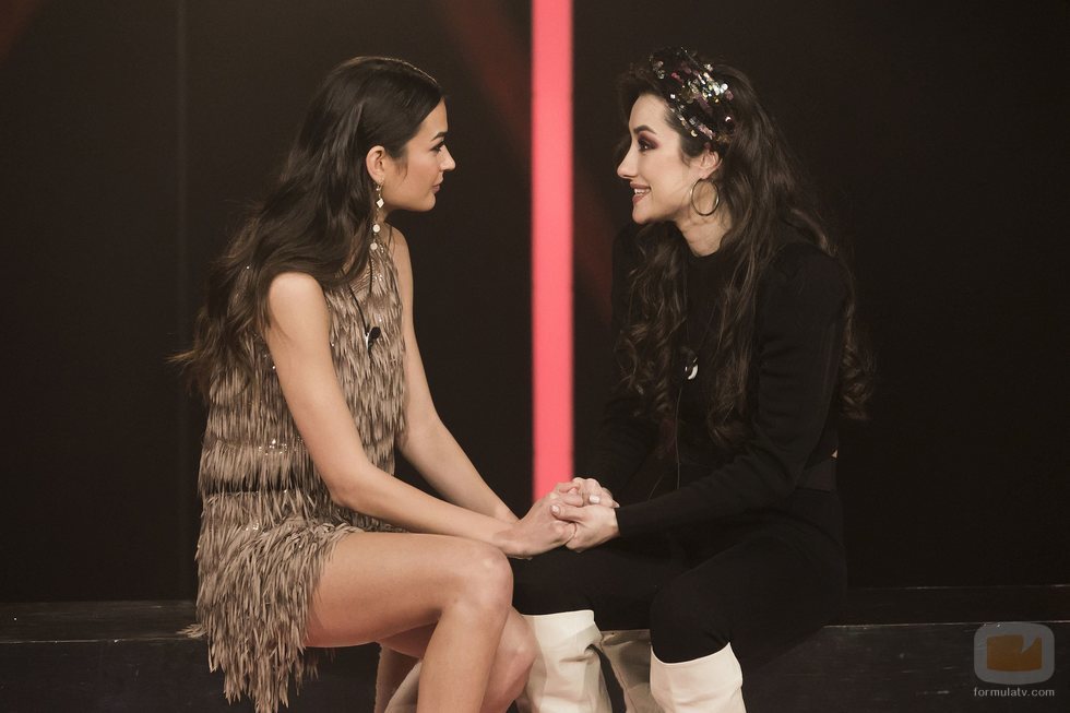 Estela Grande y Adara Molinero, en la sala de expulsión de 'GH VIP 7' en la Gala 14