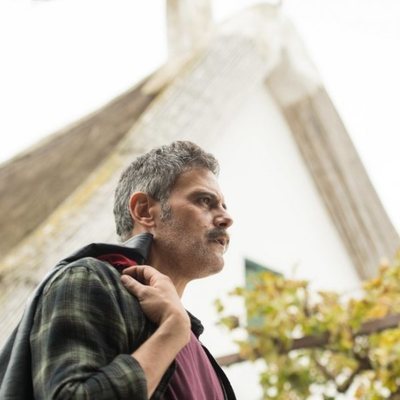 Conrado (Roberto Enríquez) en la segunda temporada de 'El embarcadero'