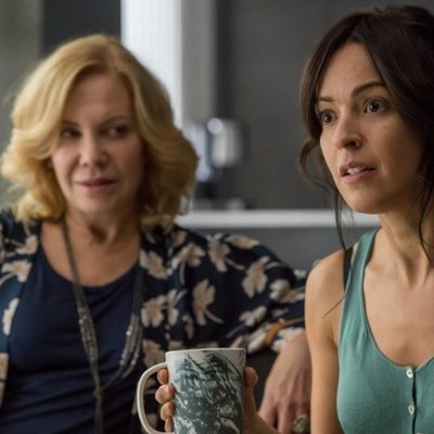 Alejandra junto a Blanca en la segunda temporada de 'El embarcadero'