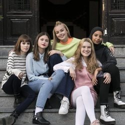 Eva, Nora, Viri, Cris y Amira en una imagen promocional de la tercera temporada de 'Skam España'