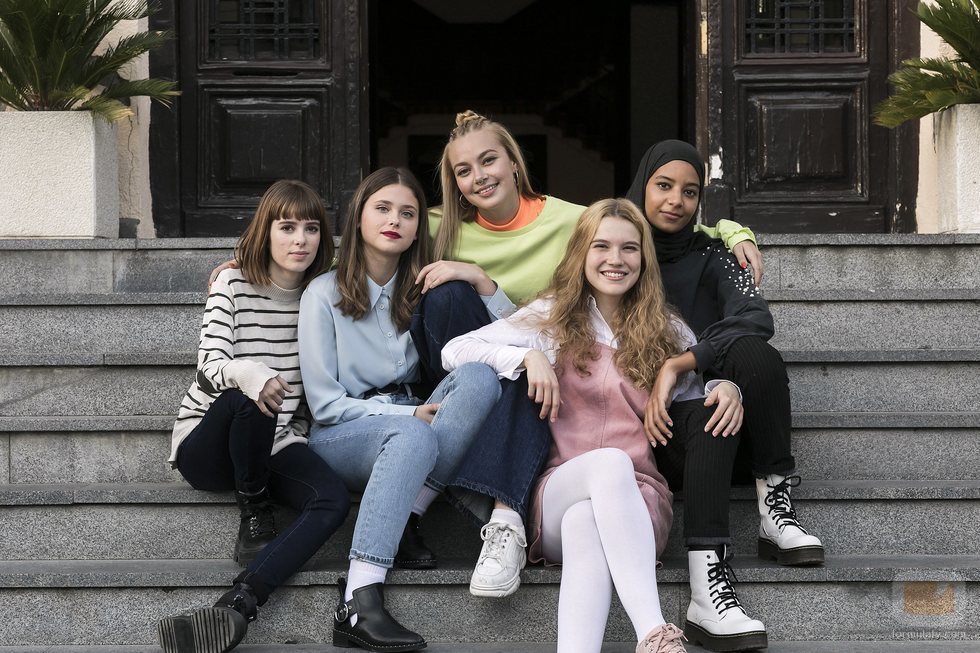 Eva, Nora, Viri, Cris y Amira en una imagen promocional de la tercera temporada de 'Skam España'