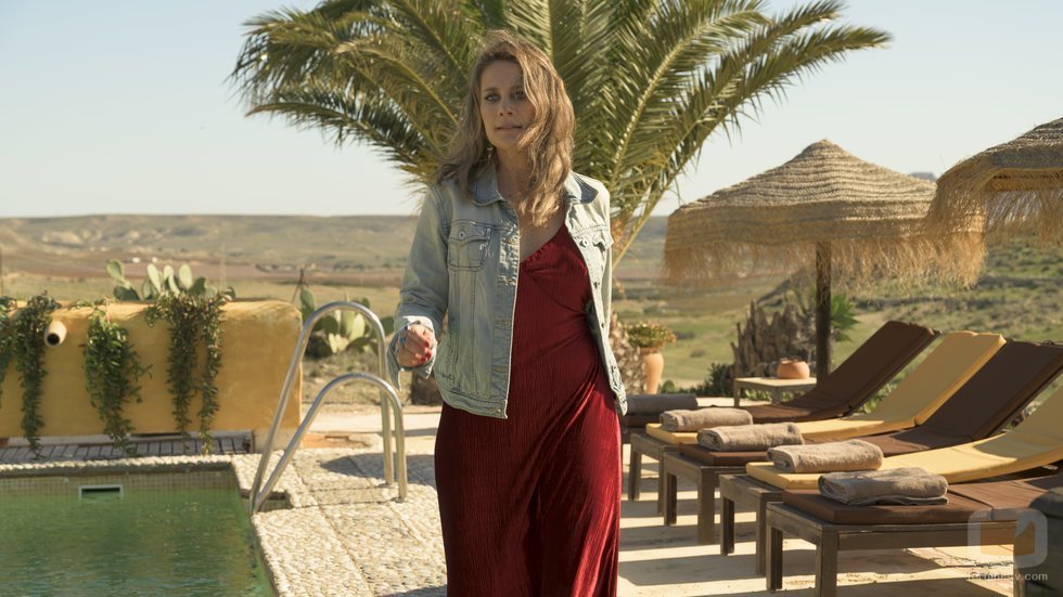 Lisi Linder como Mónica en el rodaje de 'Vis a vis: El oasis' en Almería