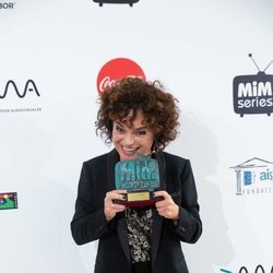 Anna R. Costa muerde el Premio Dama a Mejor Comedia de los 'Premios MiM 2019'