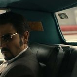 Miguel Ángel Félix Gallardo (Diego Luna) dentro de un coche en la segunda temporada de 'Narcos: México'