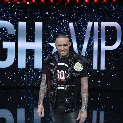 Dinio García, posando en la Gala Final de 'GH VIP 7'
