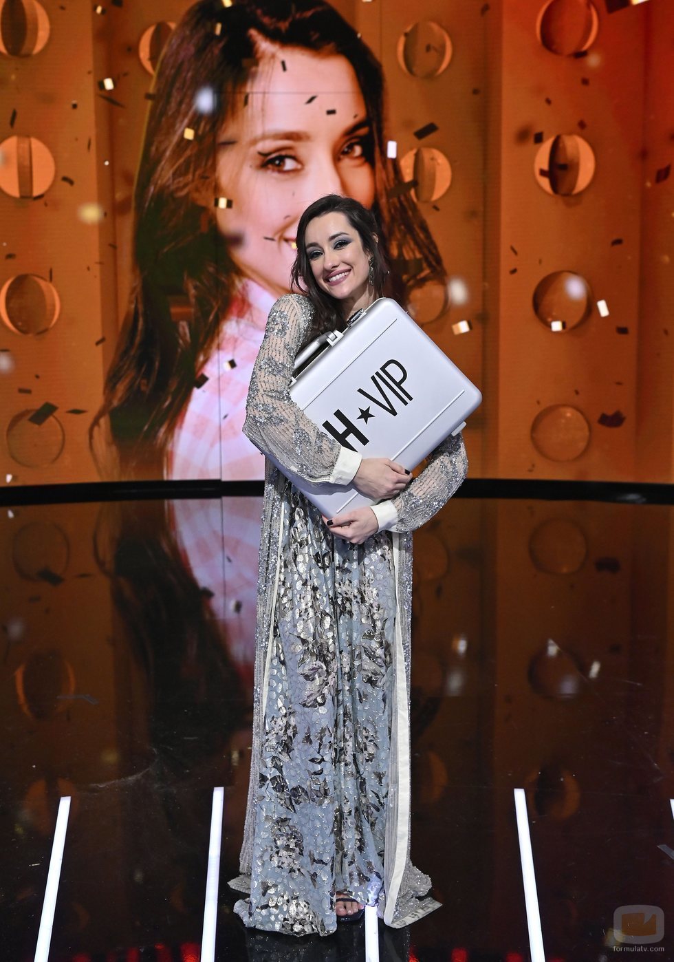 Adara, abrazada al maletín de 'GH VIP 7' en la Gala Final