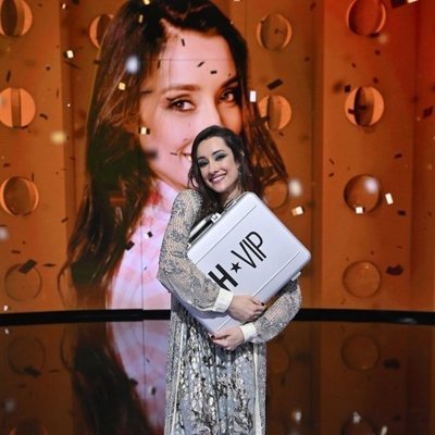 Adara, abrazada al maletín de 'GH VIP 7' en la Gala Final