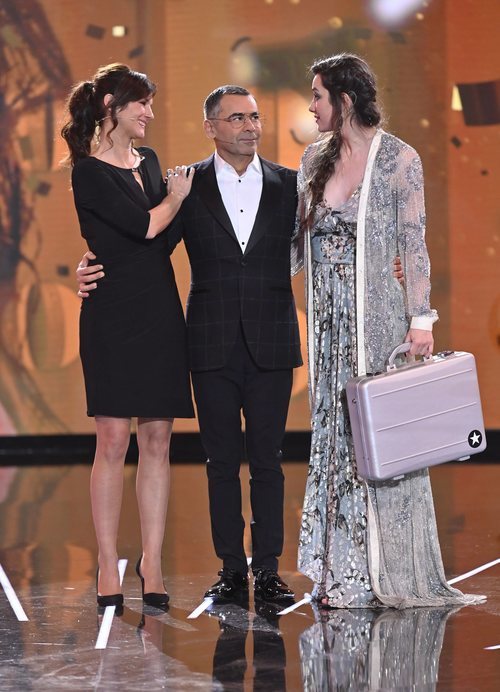 Adara, ganadora de 'GH VIP 7', junto a su madre y Jorge Javier Vázquez