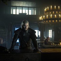 Geralt de Rivia (Henry Cavill), pensativo, en 'The Witcher'