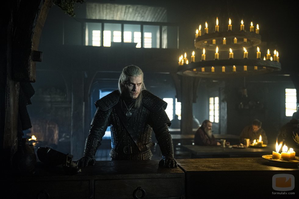 Geralt de Rivia (Henry Cavill), pensativo, en 'The Witcher'