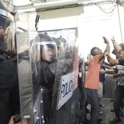 Escena de un enfrentamiento policial en 'Antidisturbios'