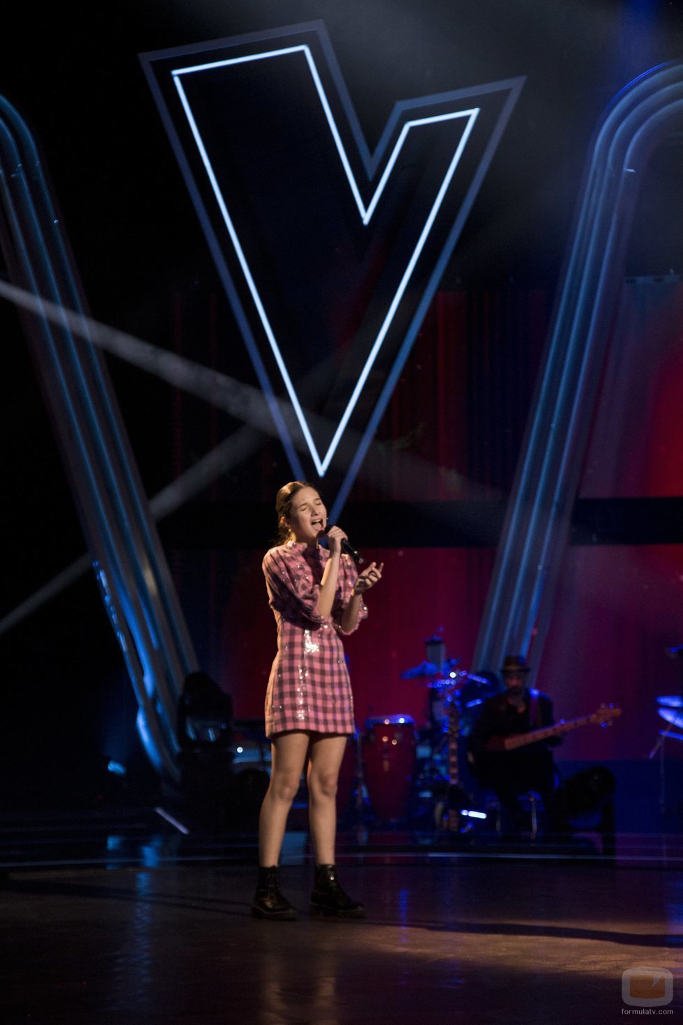 Irene Gil, ganadora de 'La Voz Kids 5' en Antena 3, cantando en la final