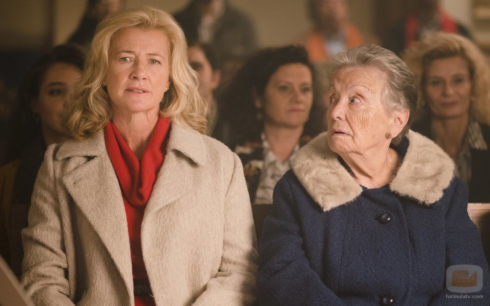 Ana Duato y María Galiana en una escena de la 20ª temporada de 'Cuéntame cómo pasó'