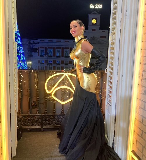 Cristina Pedroche posa con su vestido para las Campanadas 2019-2020