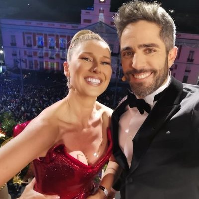 Anne Igartiburu y Roberto Leal posan juntos en las Campanadas 2019-2020 de La 1