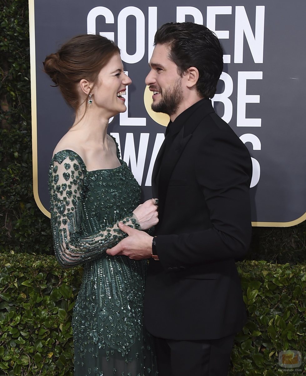 Rose Leslie y Kit Harington, muy juntos en la alfombra roja de los Globos de Oro 2020